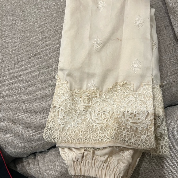 Like new girl 6  to 7 party dresses  Pakistani boutique - Picture 6 of 11